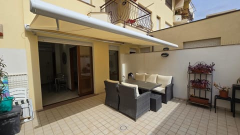 Patio, Day, Balcony/Terrace, Living room