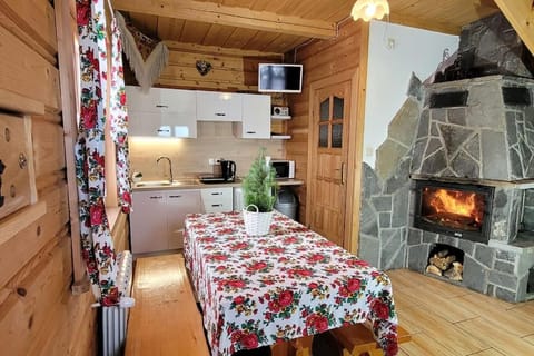 TV and multimedia, Kitchen or kitchenette, Living room, Seating area, Dining area, flat iron