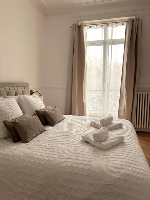Bed, Bedroom, internet