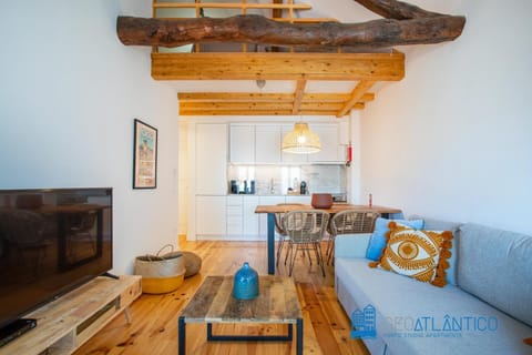 TV and multimedia, Kitchen or kitchenette, Living room, Decorative detail, Seating area, Dining area, kitchen