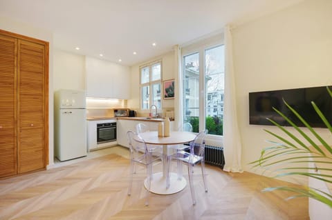 TV and multimedia, Kitchen or kitchenette, Dining area, dishwasher, minibar, pet friendly, stove