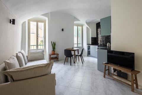 TV and multimedia, Kitchen or kitchenette, Living room, Seating area, Dining area, internet, air conditioner