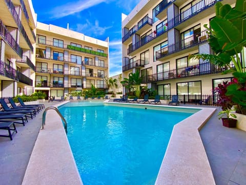 Property building, Day, Swimming pool, sunbed
