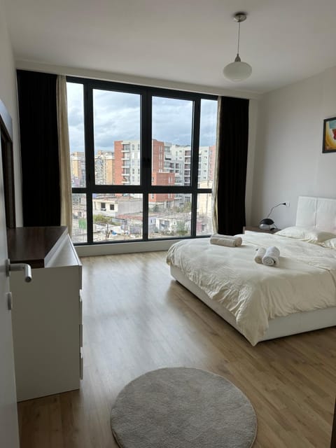 Bed, Bedroom, towels