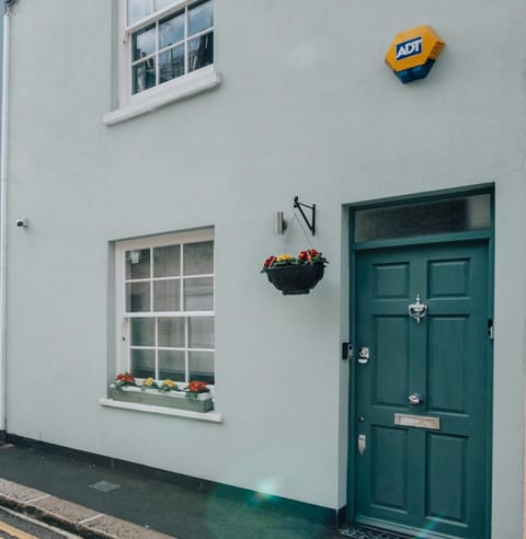 Property building, Facade/entrance, People, Bird's eye view