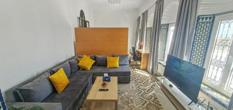 Communal lounge/ TV room, TV and multimedia, Living room, Seating area, Evening entertainment