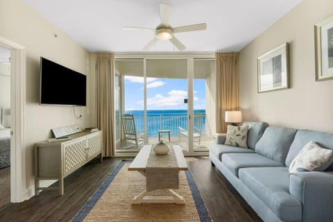 TV and multimedia, Living room, Seating area, Evening entertainment, Sea view