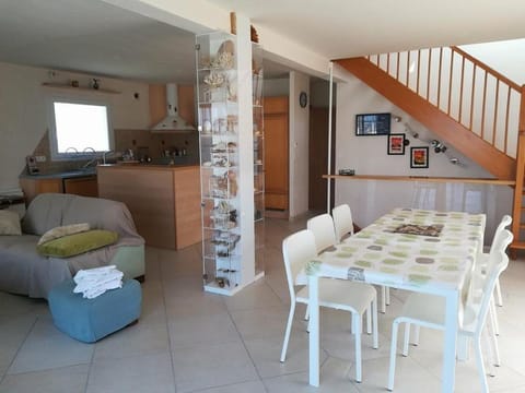 657 - Belle maison vue mer à Erquy, à 900m du centre et 1km200 de la plage Villa in Brittany