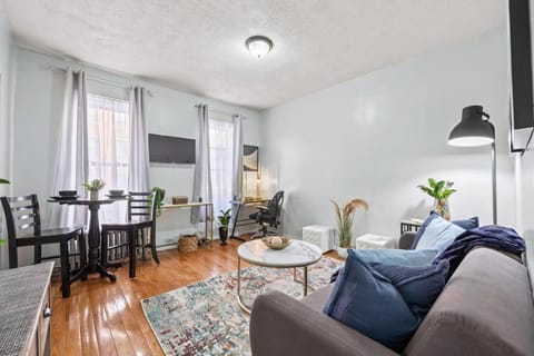 Communal lounge/ TV room, TV and multimedia, Seating area, Dining area