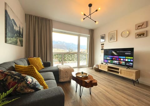 Communal lounge/ TV room, TV and multimedia, Living room, Seating area