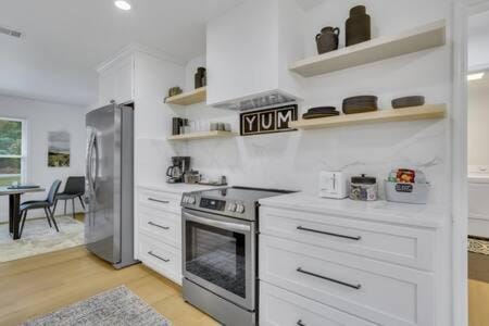 Statesboro Luxe: Luxury In A Prime Location House in Statesboro