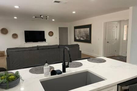 Statesboro Luxe: Luxury In A Prime Location House in Statesboro