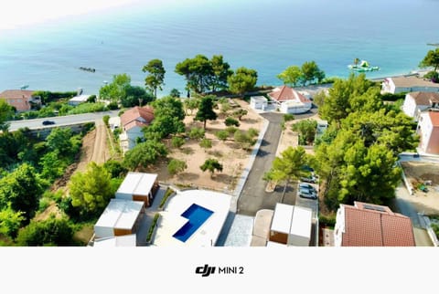 Property building, Day, Neighbourhood, Natural landscape, Bird's eye view, Sea view, Street view
