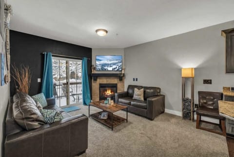 3BD Olympic Park Condo on FREE Shuttle Line House in Summit Park