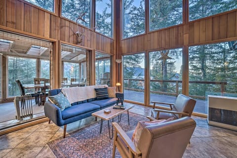 View (from property/room), Living room, Seating area