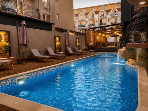 Property building, Patio, Day, Pool view, Swimming pool, sunbed