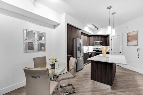 Modern 1 Bed in Downtown Doral With Free Parking Apartment in Doral