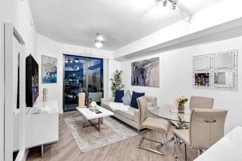 Modern 1 Bed in Downtown Doral With Free Parking Apartment in Doral