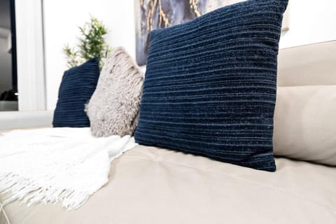 Modern 1 Bed in Downtown Doral With Free Parking Apartment in Doral