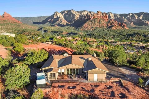 Unrivaled views Large uptown home wIth SwimSpa and Sauna House in Sedona