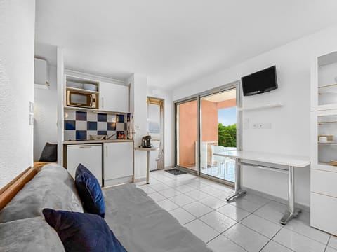 TV and multimedia, Kitchen or kitchenette, Living room, Seating area, minibar