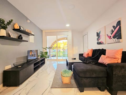 Communal lounge/ TV room, TV and multimedia, Living room, Seating area