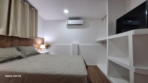 Bed, Photo of the whole room, Bedroom, air conditioner
