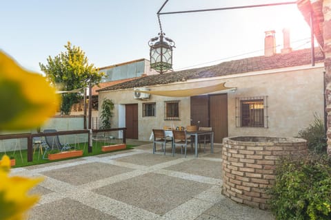 Property building, Patio, Day, Garden, Garden view