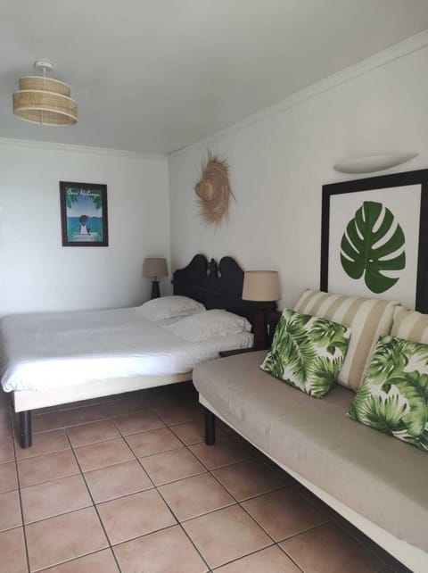 Bed, Living room