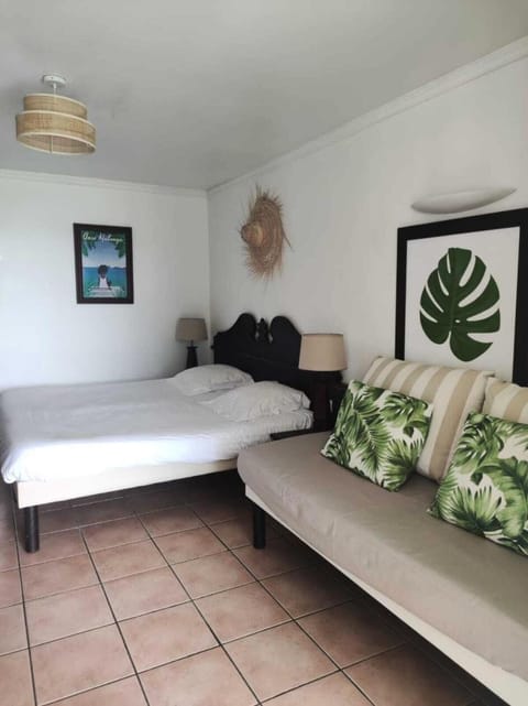 Bed, Living room