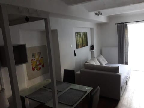 LOFT im Erdgeschoss, Kreuzbergl, 45qm, 1-3 Gäste, gratis Parkplätze & Self Check-in Apartment in Klagenfurt