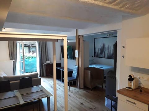 LOFT im Erdgeschoss, Kreuzbergl, 45qm, 1-3 Gäste, gratis Parkplätze & Self Check-in Apartment in Klagenfurt