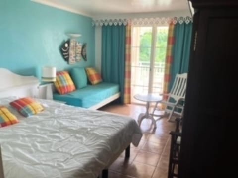 Bed, Living room