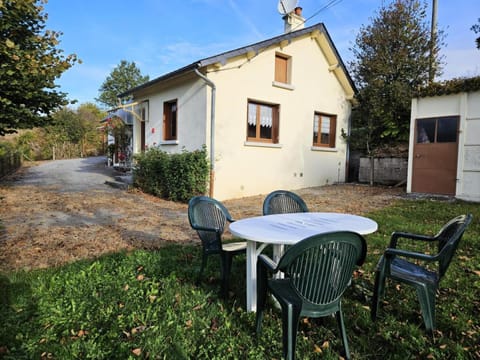 Gîte de France à Eygurande 2 épis - Gîte de France 4 personnes MAE-9164 Apartment in Auvergne-Rhône-Alpes