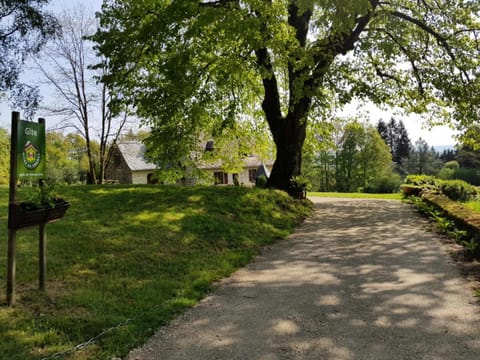 Gîte de France à Latronche 2 épis - Gîte de France 5 personnes MAE-9294 Apartment in Auvergne-Rhône-Alpes
