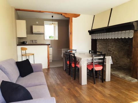 Gîte de France à Alleyrat 3 épis - Gîte de France 4 personnes MAE-9324 Apartment in Auvergne-Rhône-Alpes