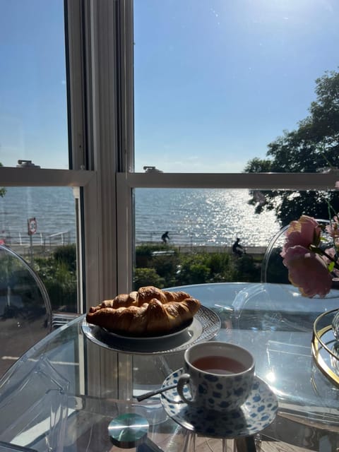 View (from property/room), Dining area, Sea view