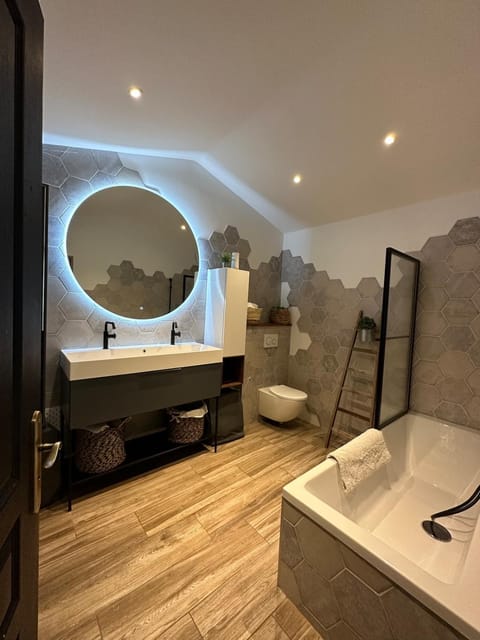 Toilet, Bathroom, Bath, towels