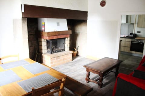 Gîte de France à Alleyrat 3 épis - Gîte de France 6 personnes MAE-0094 Apartment in Auvergne-Rhône-Alpes