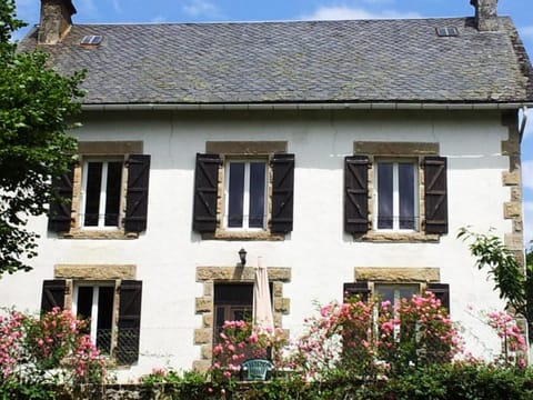 Gîte de France à Alleyrat 3 épis - Gîte de France 6 personnes MAE-0094 Apartment in Auvergne-Rhône-Alpes