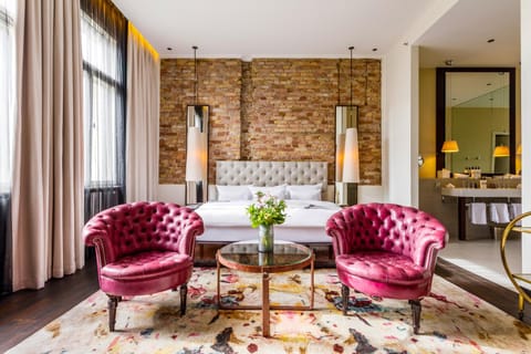 Bed, Decorative detail, Seating area, Bedroom