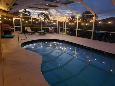 Pool view, Swimming pool, sunbed