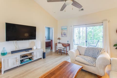 Resort Condo with Pool Access Near Barefoot Landing! Apartment in North Myrtle Beach