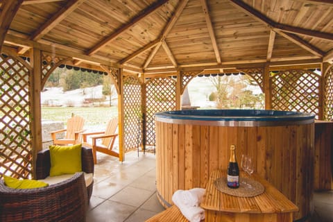 Patio, Hot Tub, Hot Tub, Spa and wellness centre/facilities