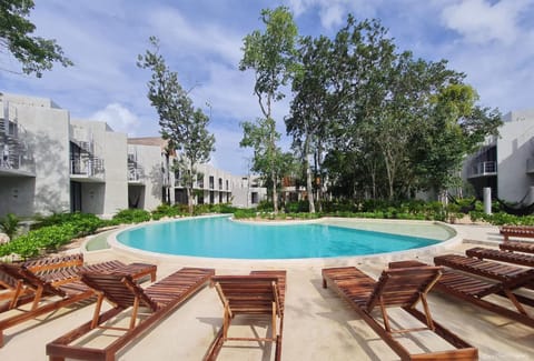 Swimming pool