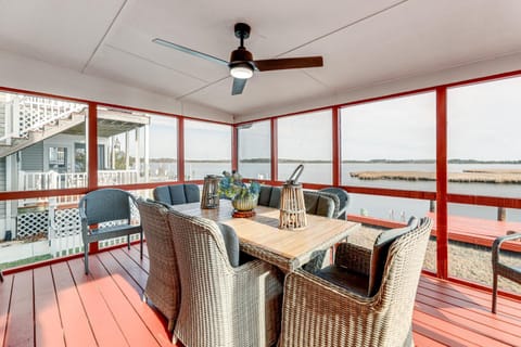 Boat Dock! Waterfront Group Getaway in Ocean Pines House in Ocean Pines