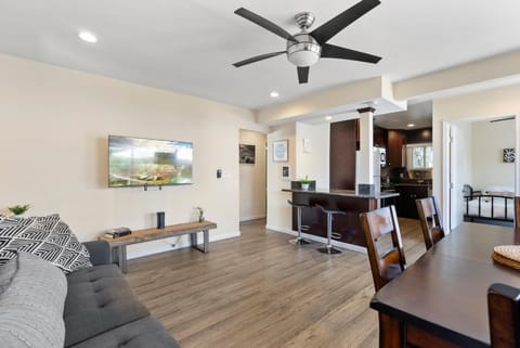 Windansea Coastal Haven - Steps to Beach House in La Jolla