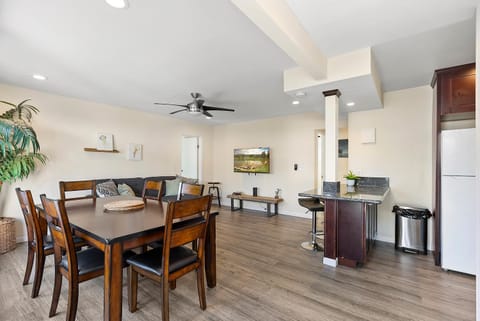 Windansea Coastal Haven - Steps to Beach House in La Jolla