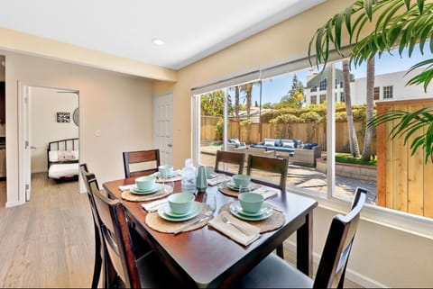 Windansea Coastal Haven - Steps to Beach House in La Jolla