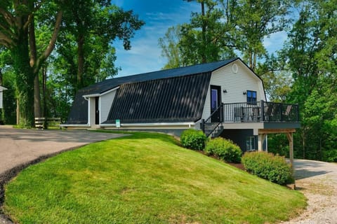 The Barn at Sharp Run-Modern Barn in the heart of Amish Country Apartment in Ohio